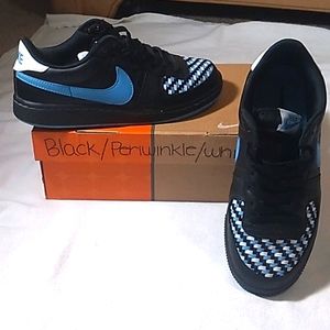 🔥🔥 2 PAIR OF NIKE SNEAKERS,BLK PAIR 5.5Y,RED PAIR 6Y🔥🔥🔥